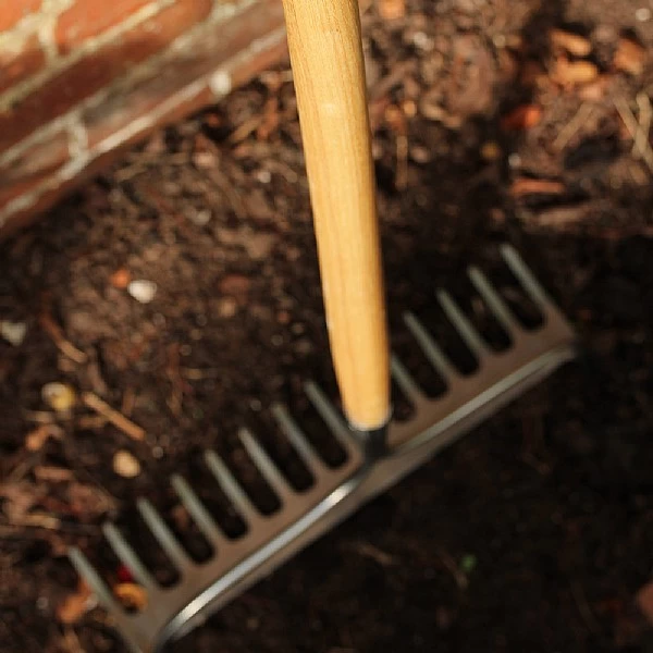 Kent & Stowe Stainless Steel Long Handled Soil Rake 5 Kent & Stowe Stainless Steel Long Handled Soil Rake - Image 5