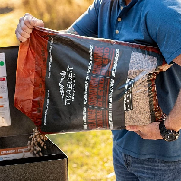 Traeger Signature Blend Pellets 9kg Bag 2 Traeger Signature Blend Pellets 9kg Bag - Image 2