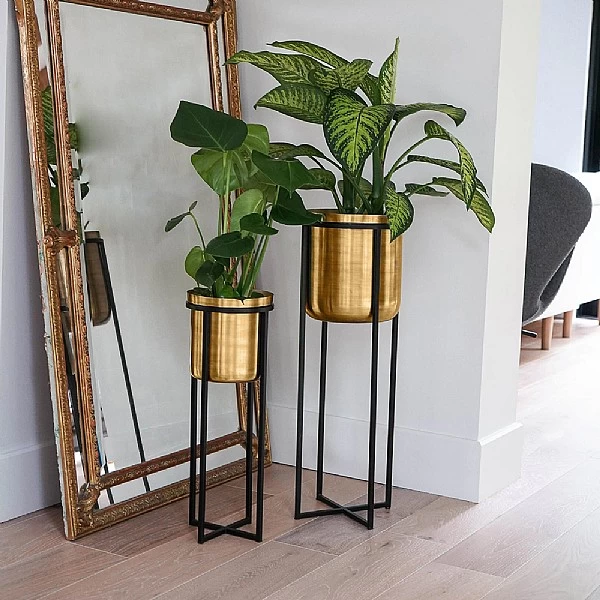 Ivyline Calla Pot Cover Stand Black & Antique Gold (Various Sizes) 3 Ivyline Calla Pot Cover Stand Black & Antique Gold (Various Sizes) - Image 3
